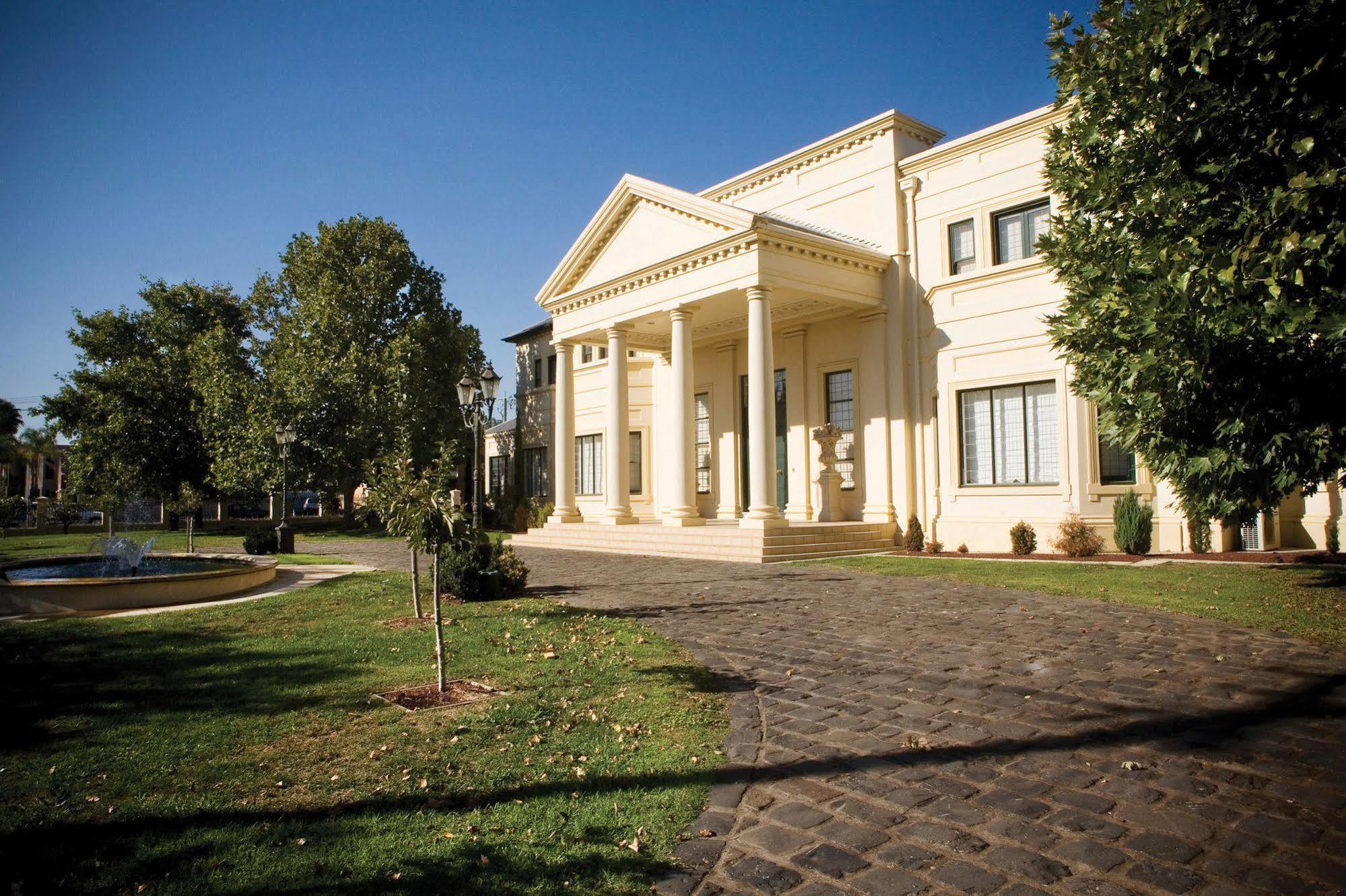 The Carrington Hotel Shepparton Esterno foto